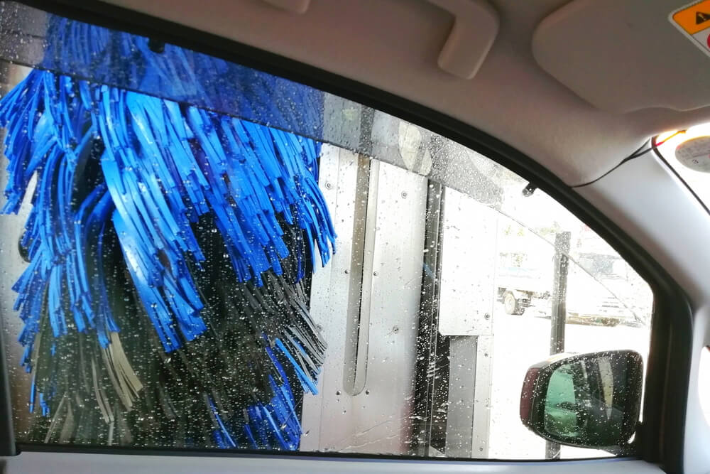 こまめに洗車機を利用して、汚れ残りによる洗車傷を防ごう！