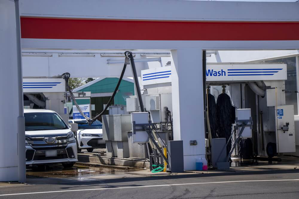 洗車機が使える時間は？営業時間や洗車時間、混む時間帯などを解説します